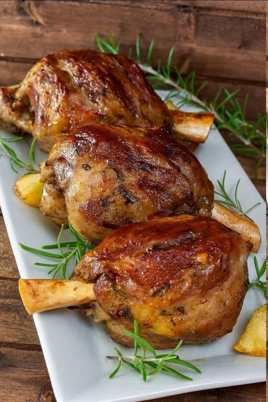 Receta de codillo asado tierno con piel muy crujiente