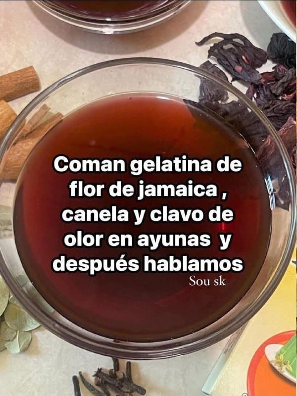 Gelatina de jamaica con clavo de olor para disfrutar en casa