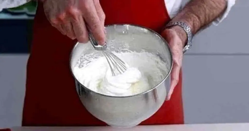 Gâteau à la framboise meringué