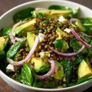 Salade Verte de Lentilles, Épinards et Avocat à la Sauce Citron-Gingembre
